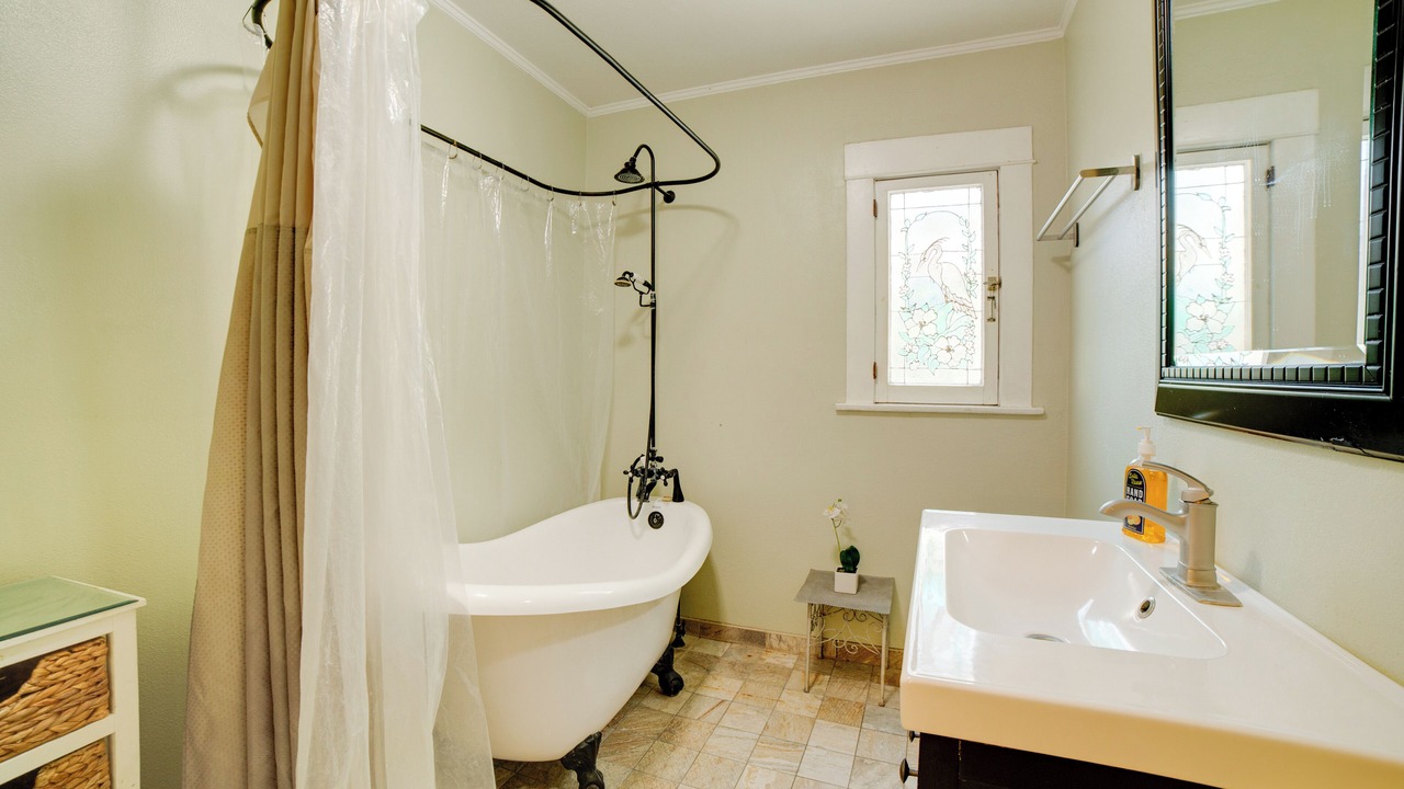 Photo of Bathroom in Downtown Riverside