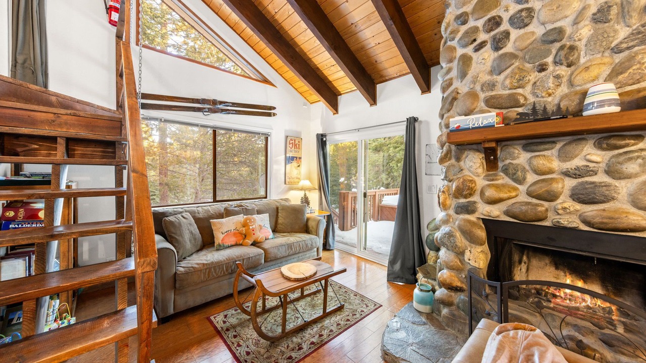 Photo of Livingroom in Kingswood Estates