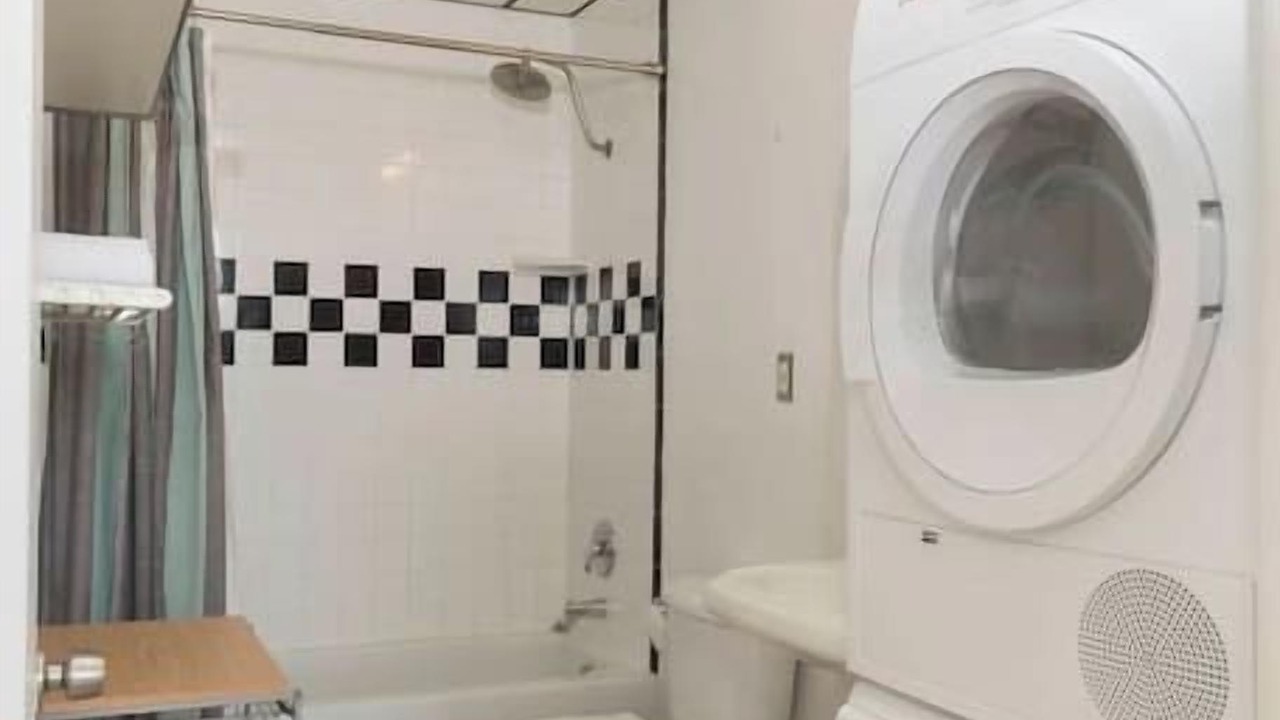 Photo of Bathroom in Downtown Los Angeles