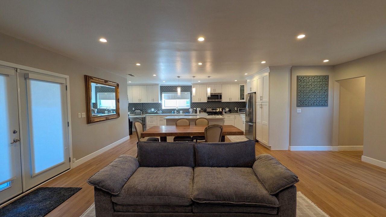Photo of Livingroom in Encino Village