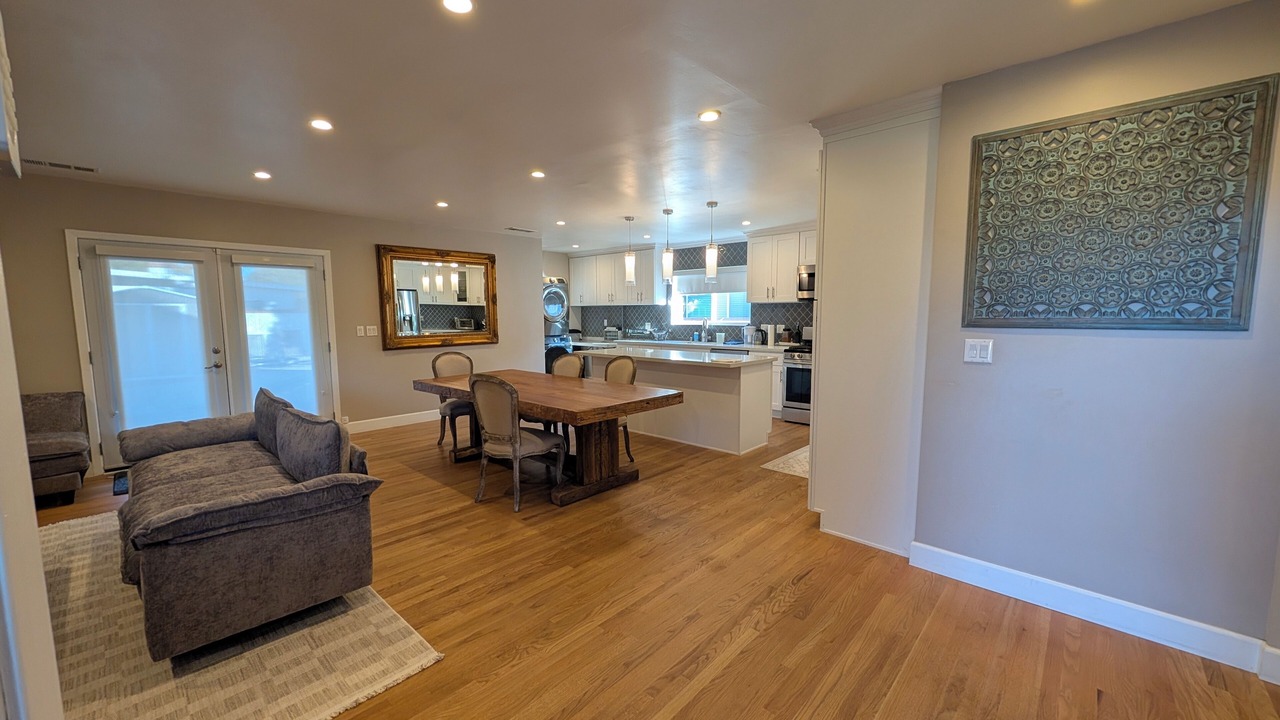 Photo of Livingroom in Encino Village
