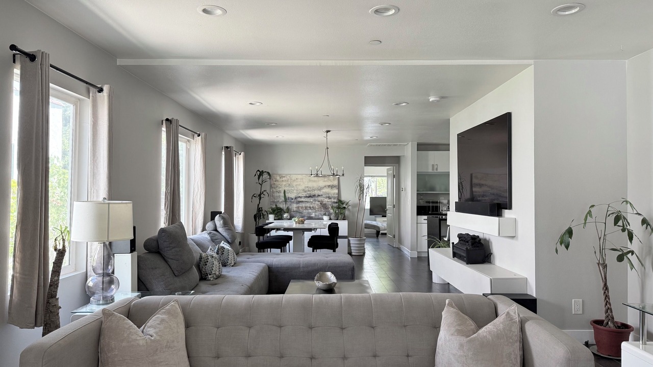 Photo of Livingroom in North Central