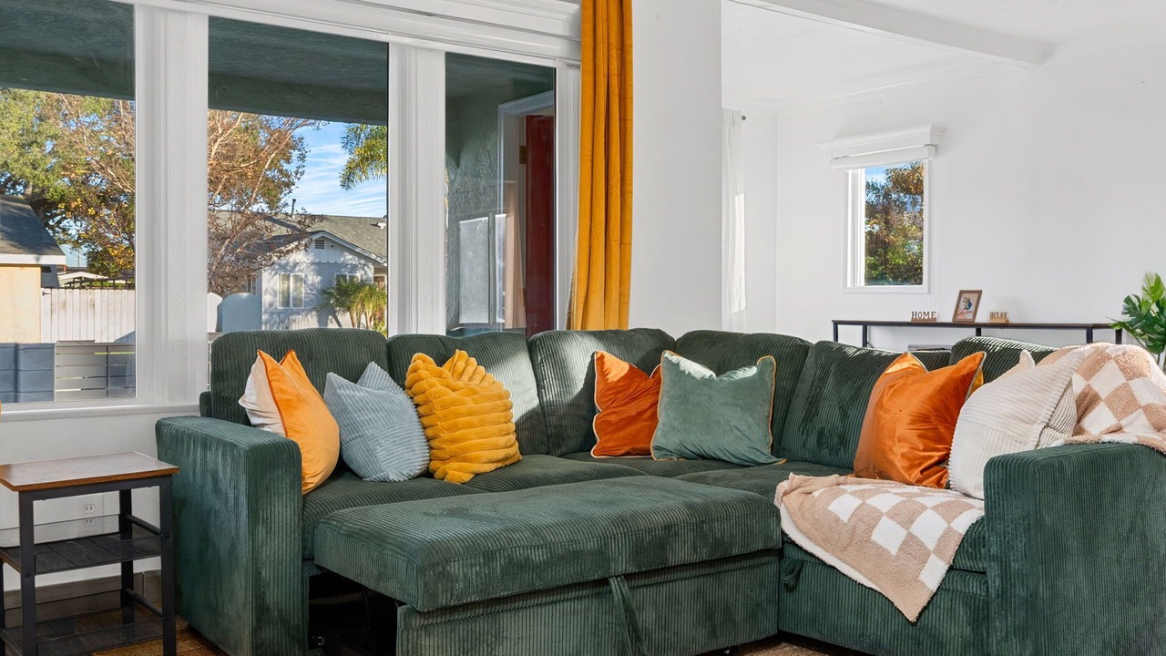 Photo of Livingroom in Midway City