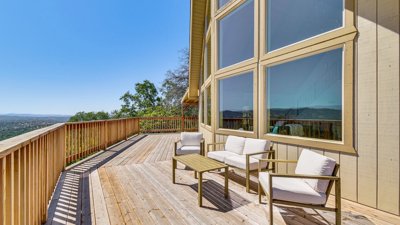 Photo of Patio Balcony in Yosemite Lakes