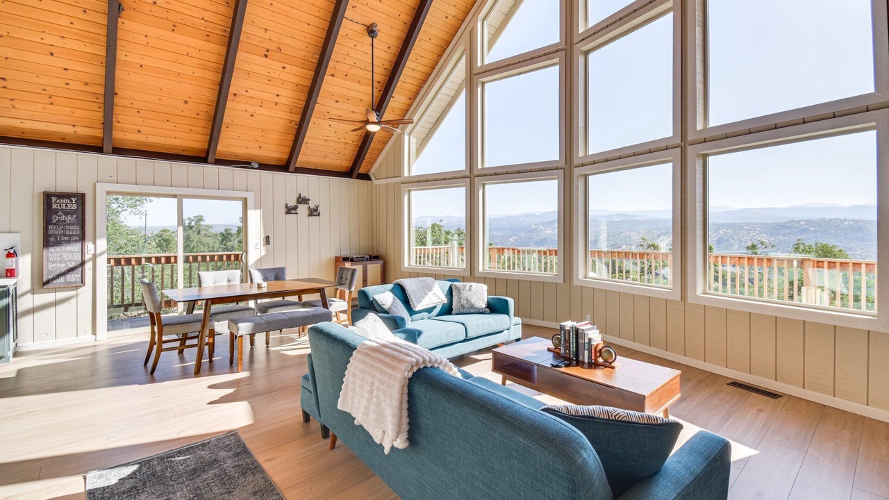 Photo of Livingroom in Yosemite Lakes