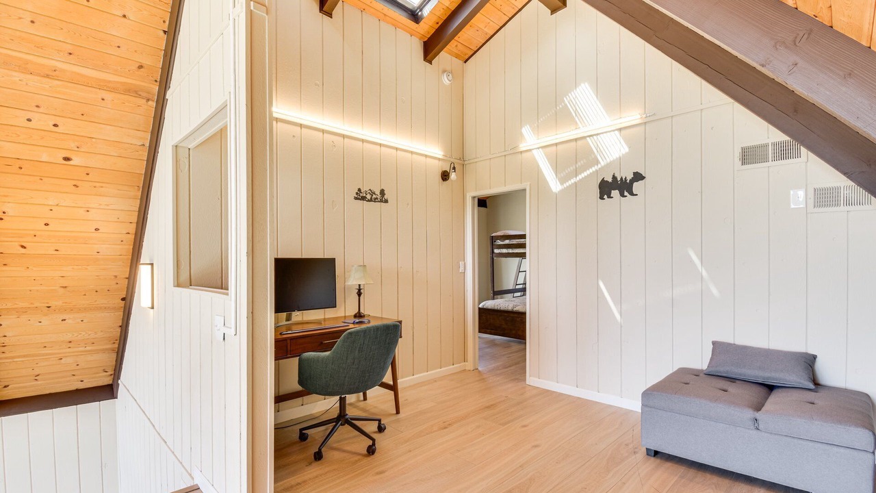 Photo of Bedroom in Yosemite Lakes