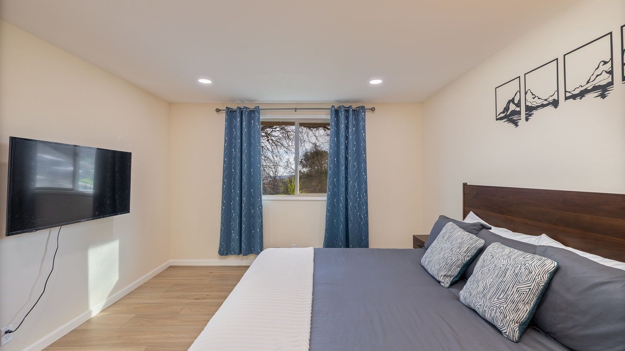 Photo of Bedroom in Yosemite Lakes
