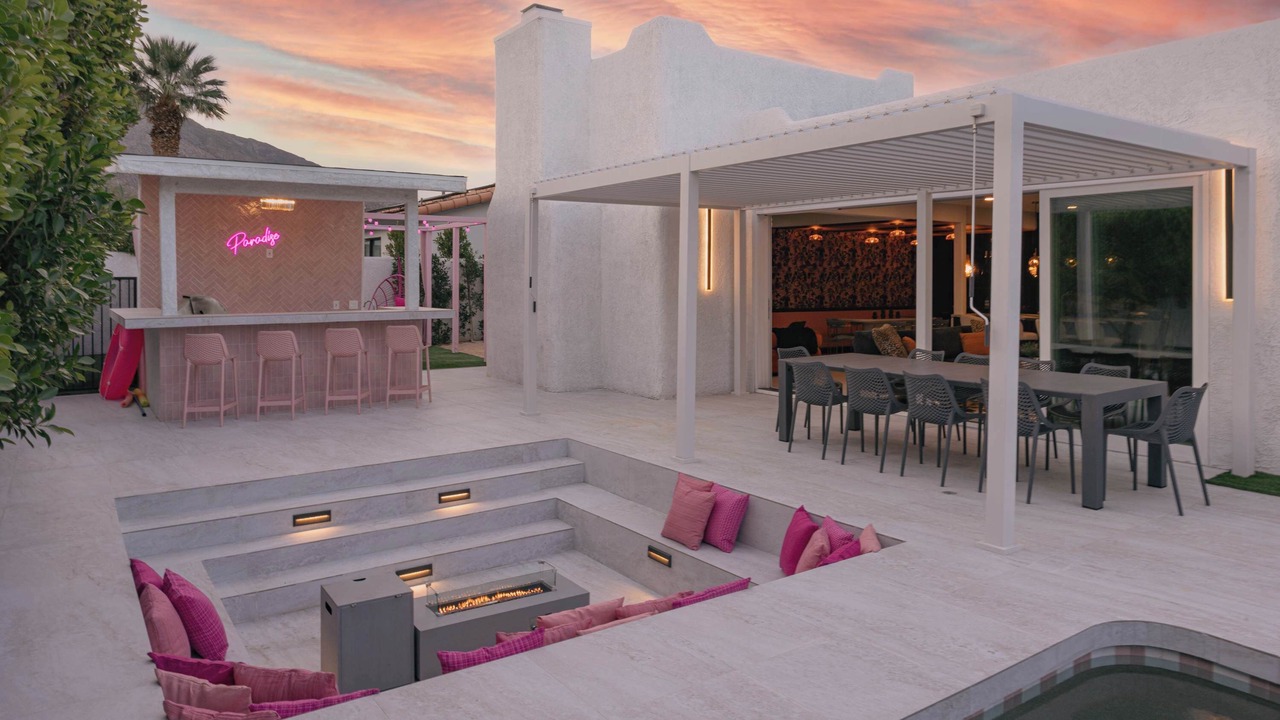 Photo of Outdoor in Racquet Club West