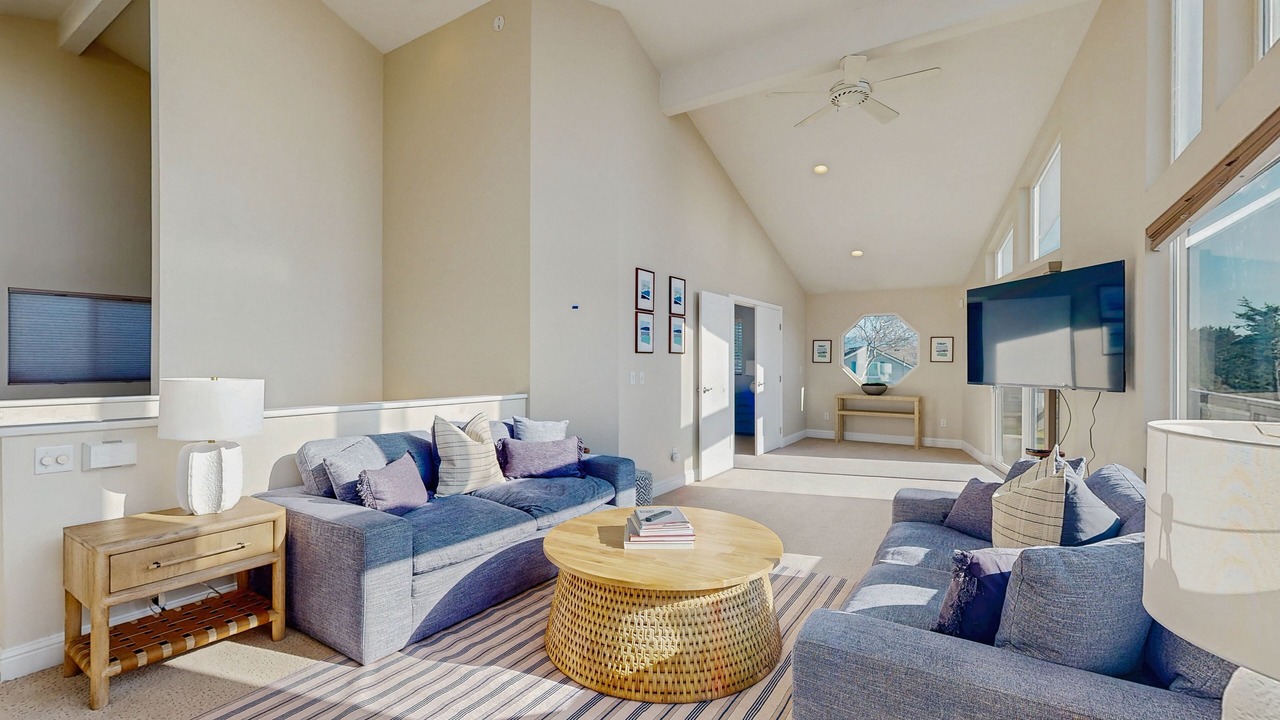 Photo of Livingroom in Crescent City North