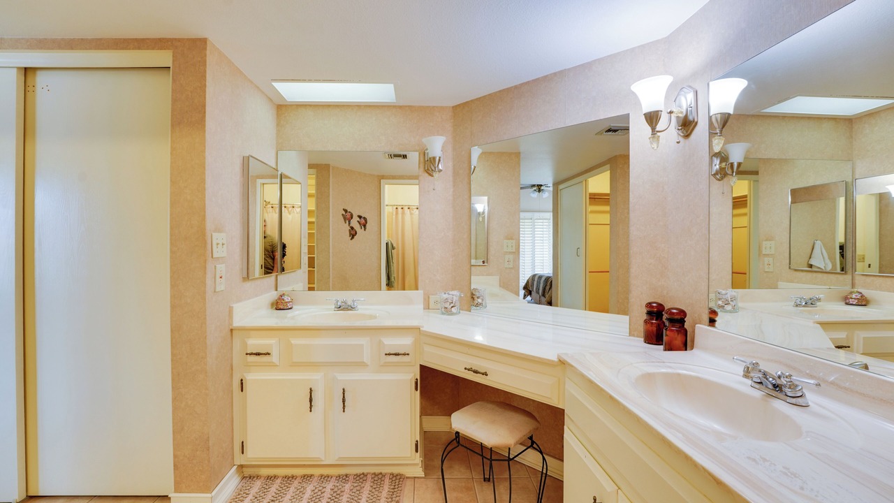 Photo of Bathroom in Cottonwood