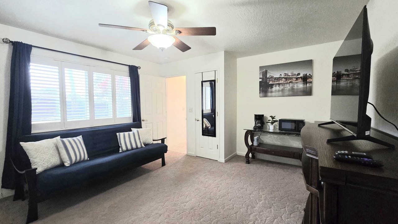 Photo of Livingroom in Hanford