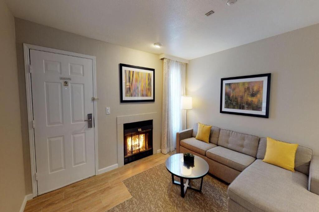 Photo of Livingroom in Newark