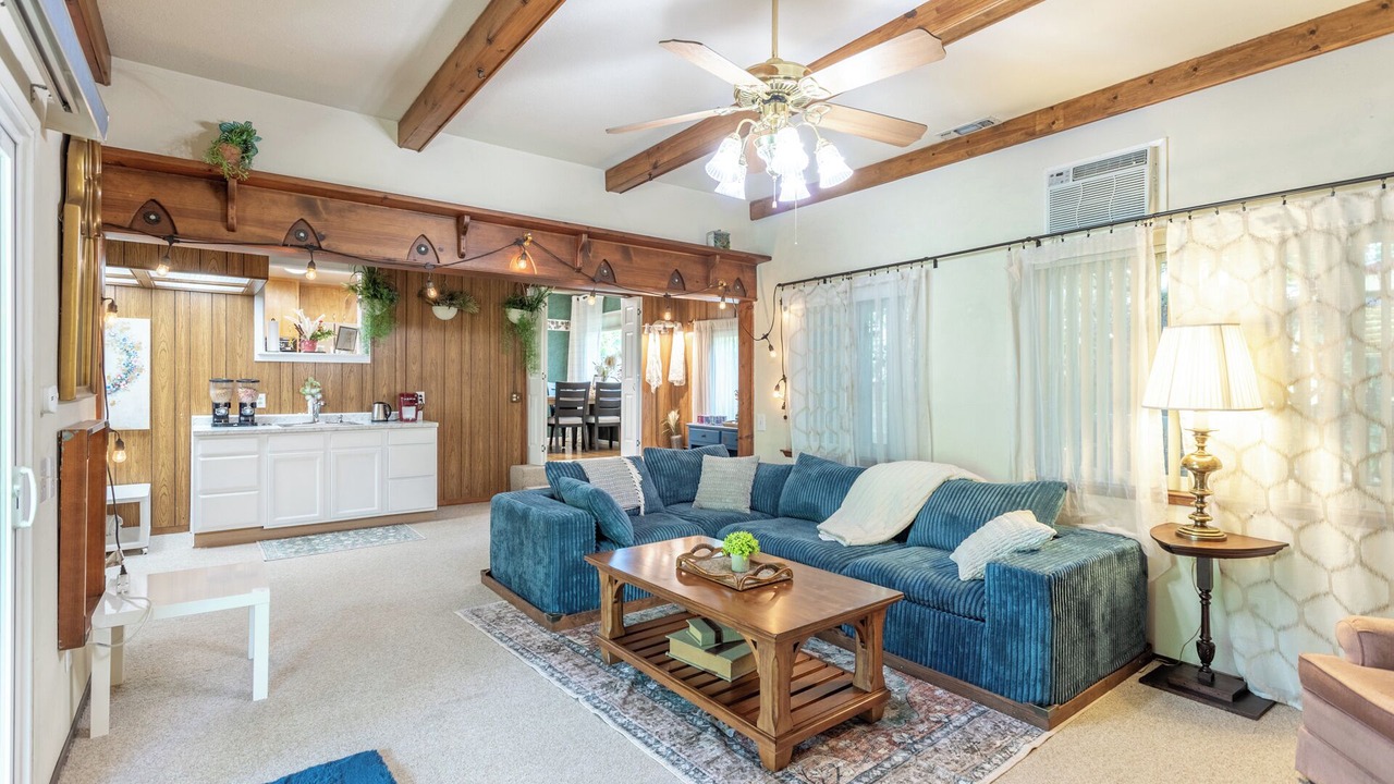 Photo of Livingroom in Enterprise