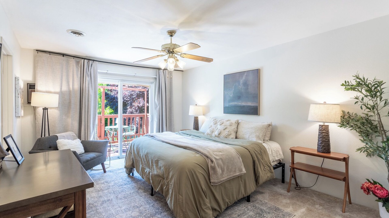 Photo of Bedroom in Enterprise