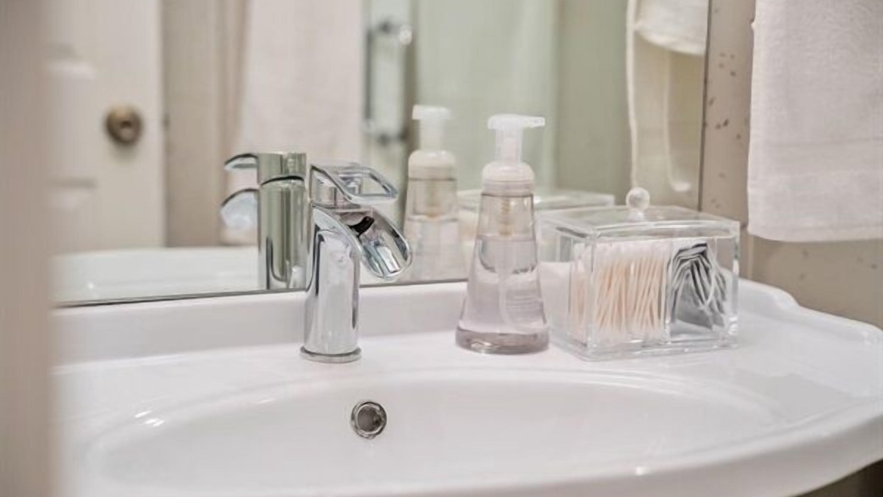 Photo of Bathroom in Merced Manor