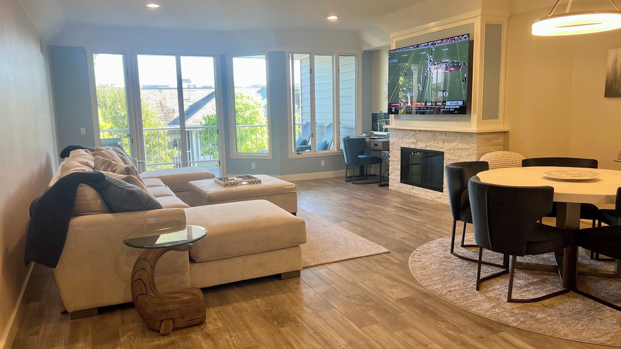 Photo of Livingroom in Lantern Bay Estates