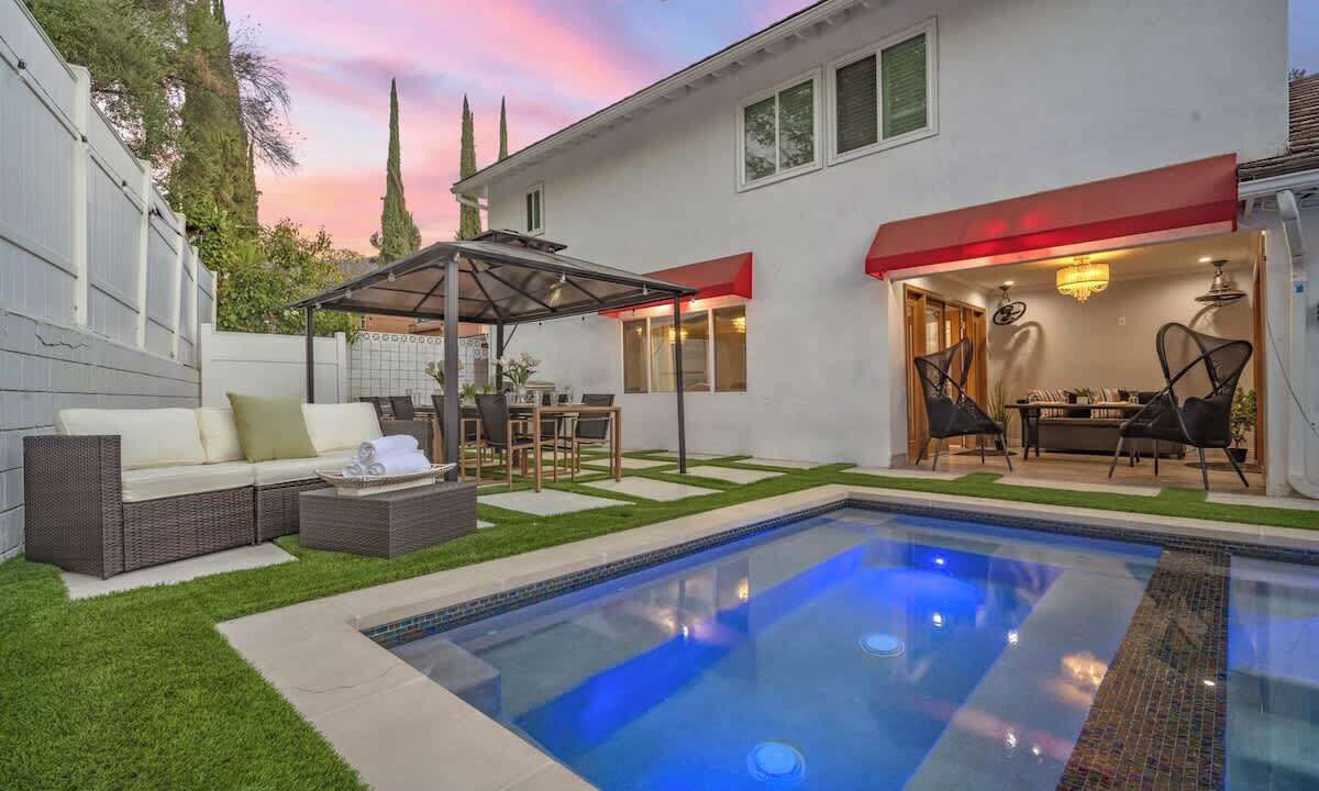 Photo of Outdoor in Woodland Hills