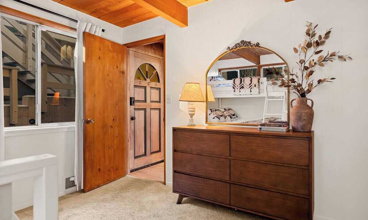 Photo of Bedroom in Crestline