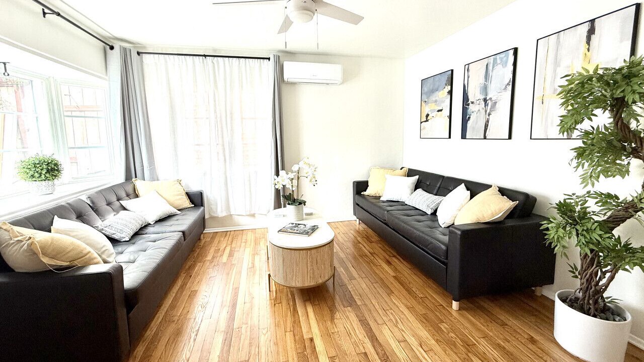 Photo of Livingroom in Little Italy