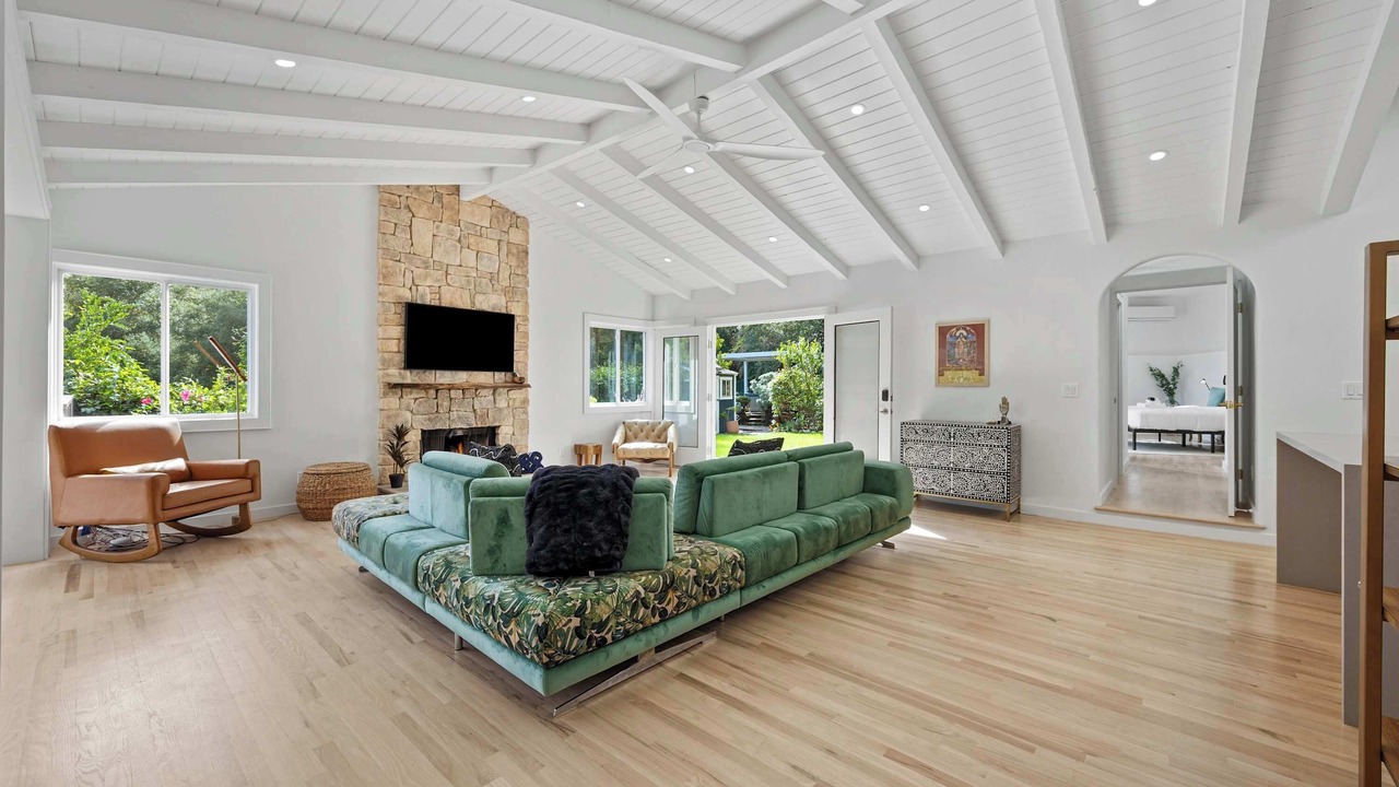 Photo of Livingroom in Fernwood