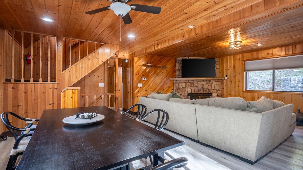Photo of Livingroom in Crestline