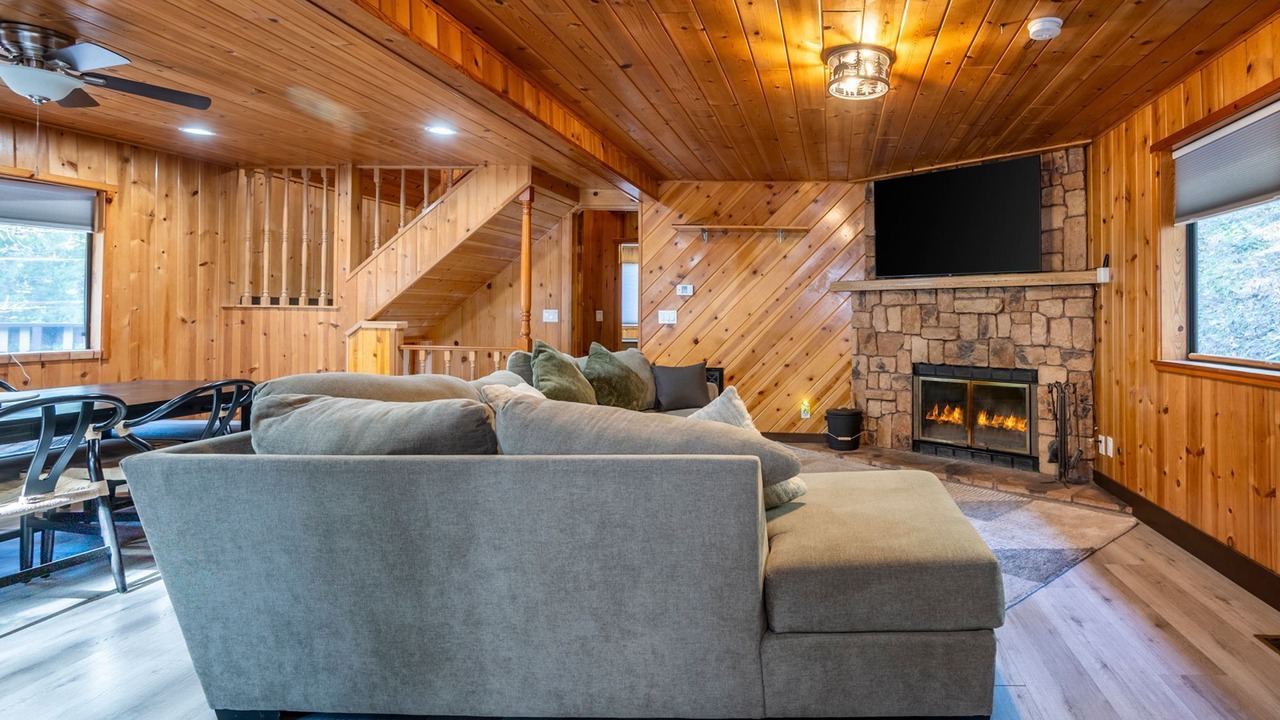 Photo of Livingroom in Crestline
