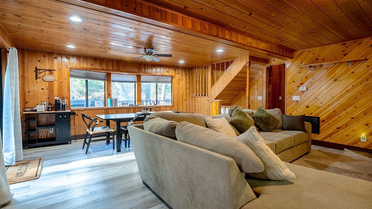Photo of Livingroom in Crestline