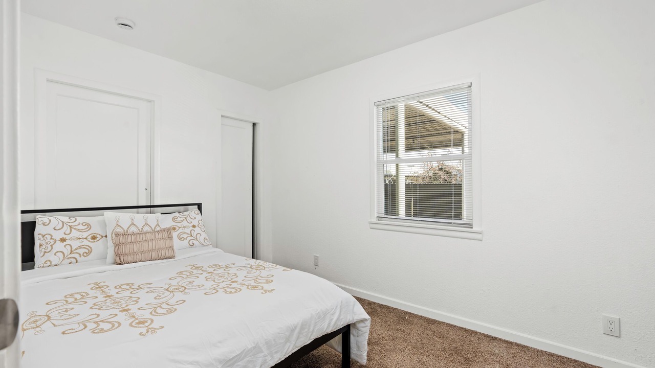 Photo of Bedroom in Oildale