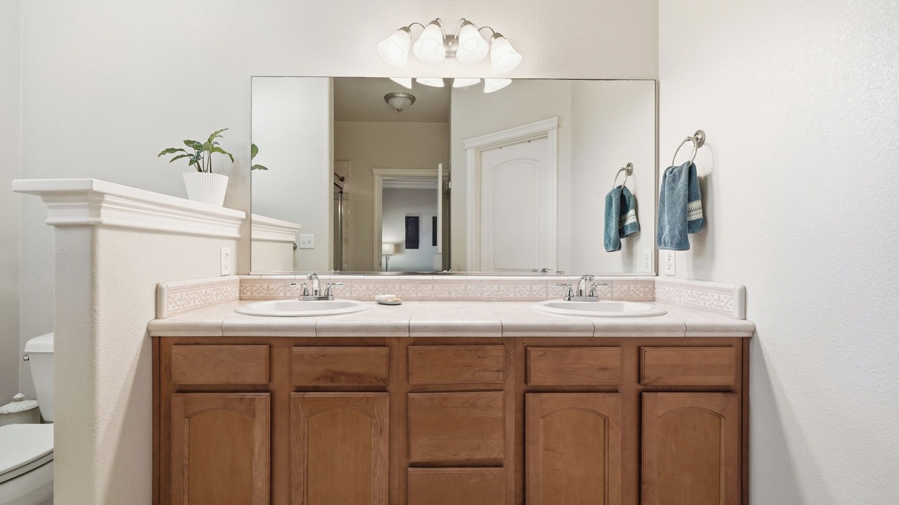 Photo of Bathroom in Sunset Avenues