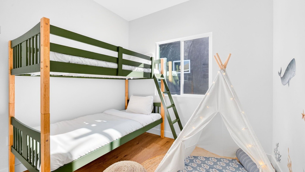 Photo of Bedroom in Midway City