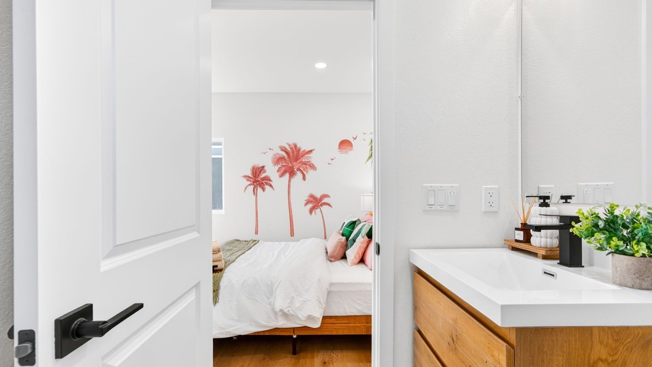 Photo of Bedroom in Midway City
