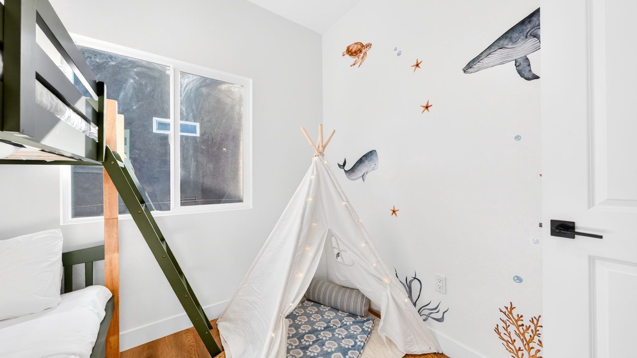 Photo of Bedroom in Midway City