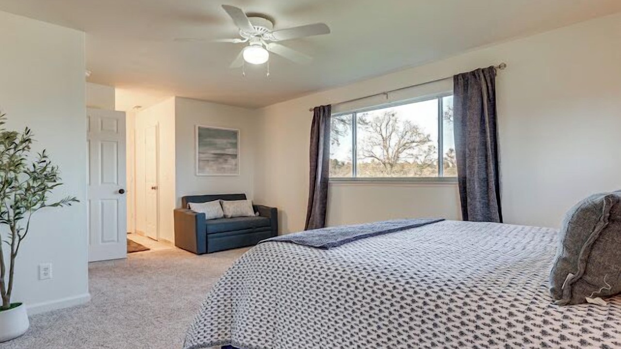 Photo of Bedroom in Yosemite Lakes
