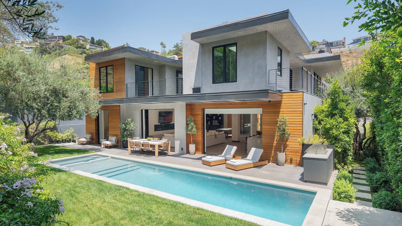 Photo of Outdoor in Hollywood Hills West