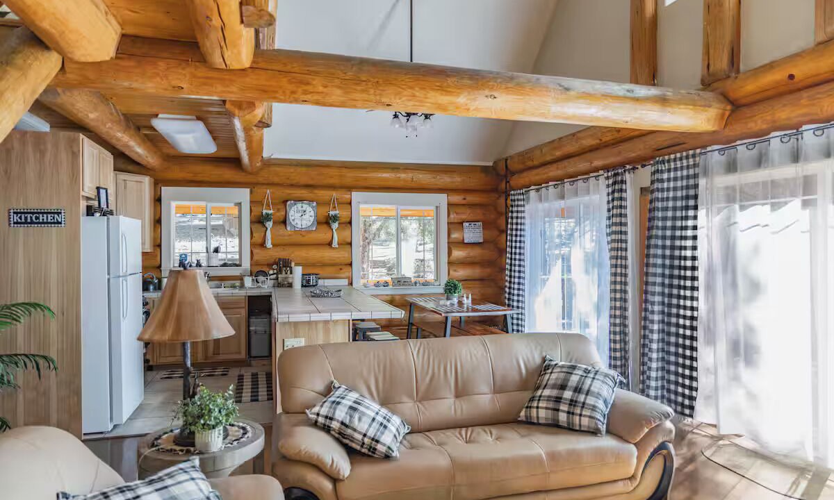 Photo of Livingroom in Pine Mountain Club
