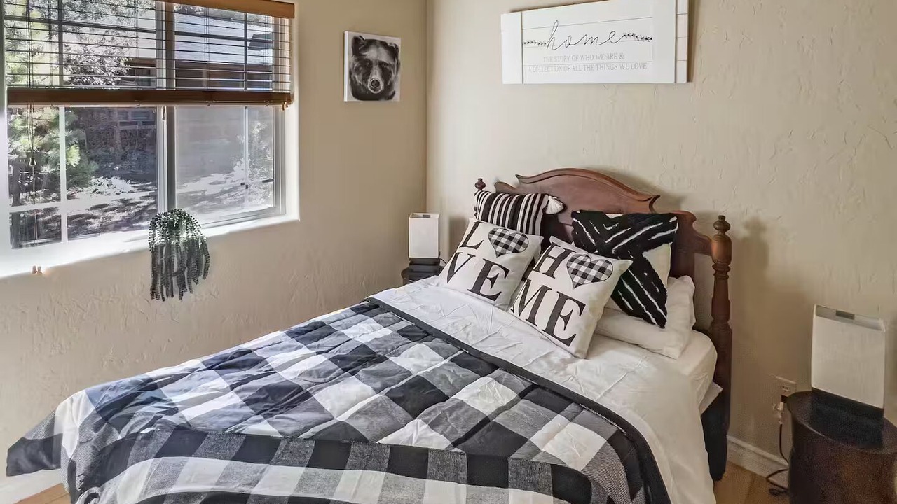 Photo of Bedroom in Pine Mountain Club
