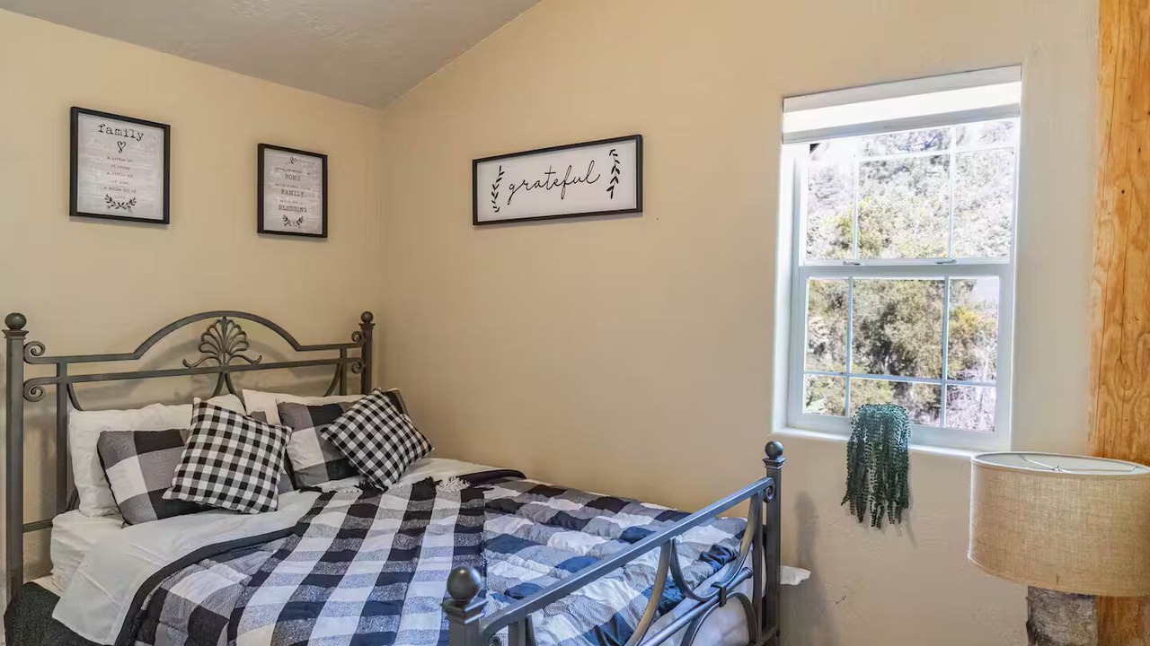 Photo of Bedroom in Pine Mountain Club
