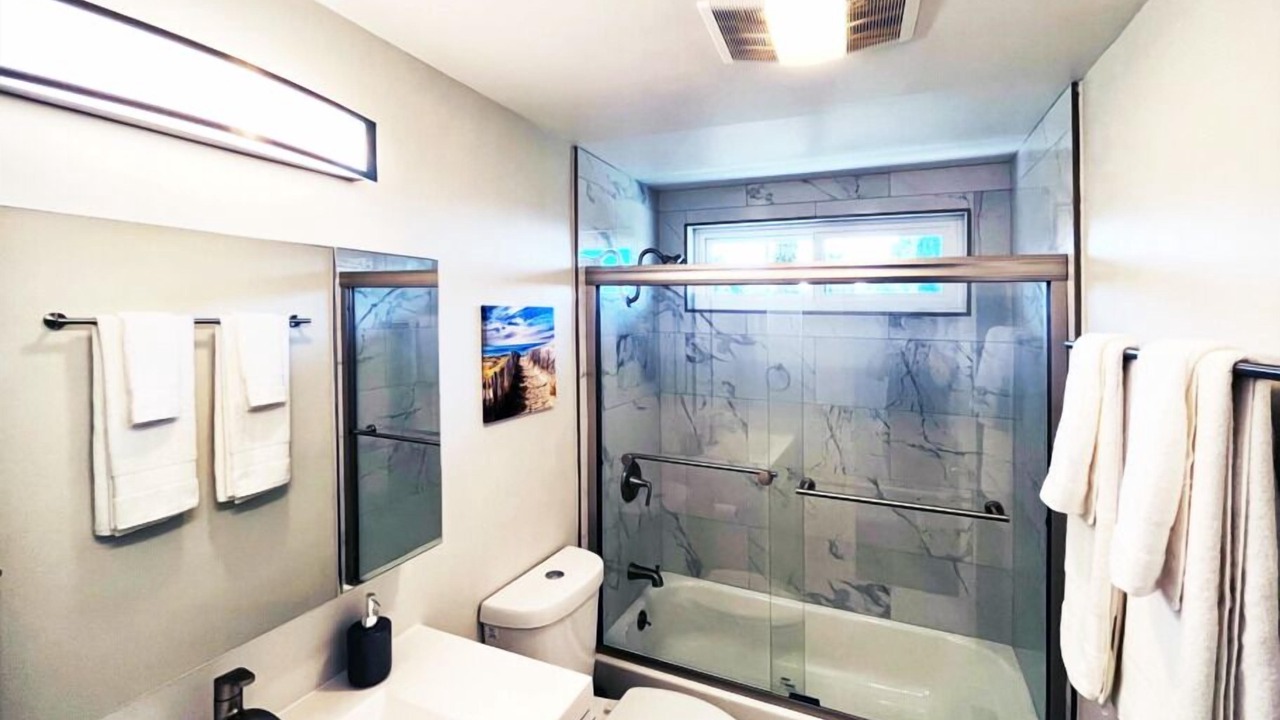 Photo of Bathroom in Cypress Park