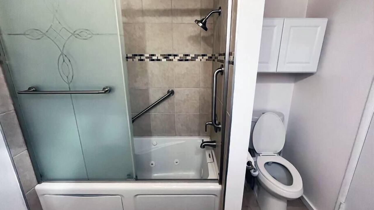 Photo of Bathroom in Cypress Park