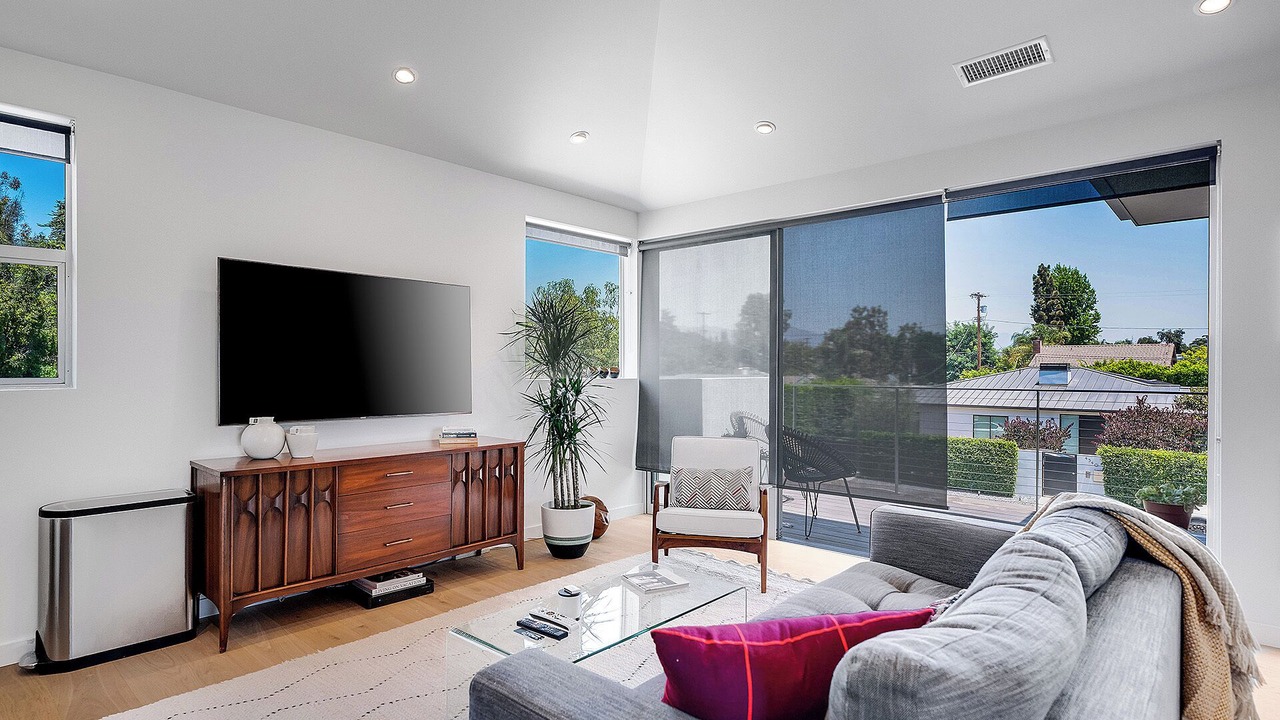 Photo of Livingroom in Valley Village