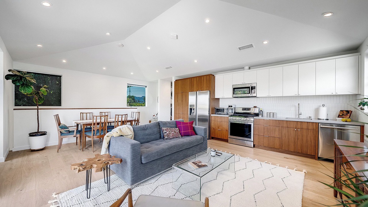 Photo of Livingroom in Valley Village