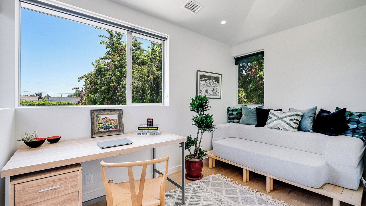 Photo of Livingroom in Valley Village