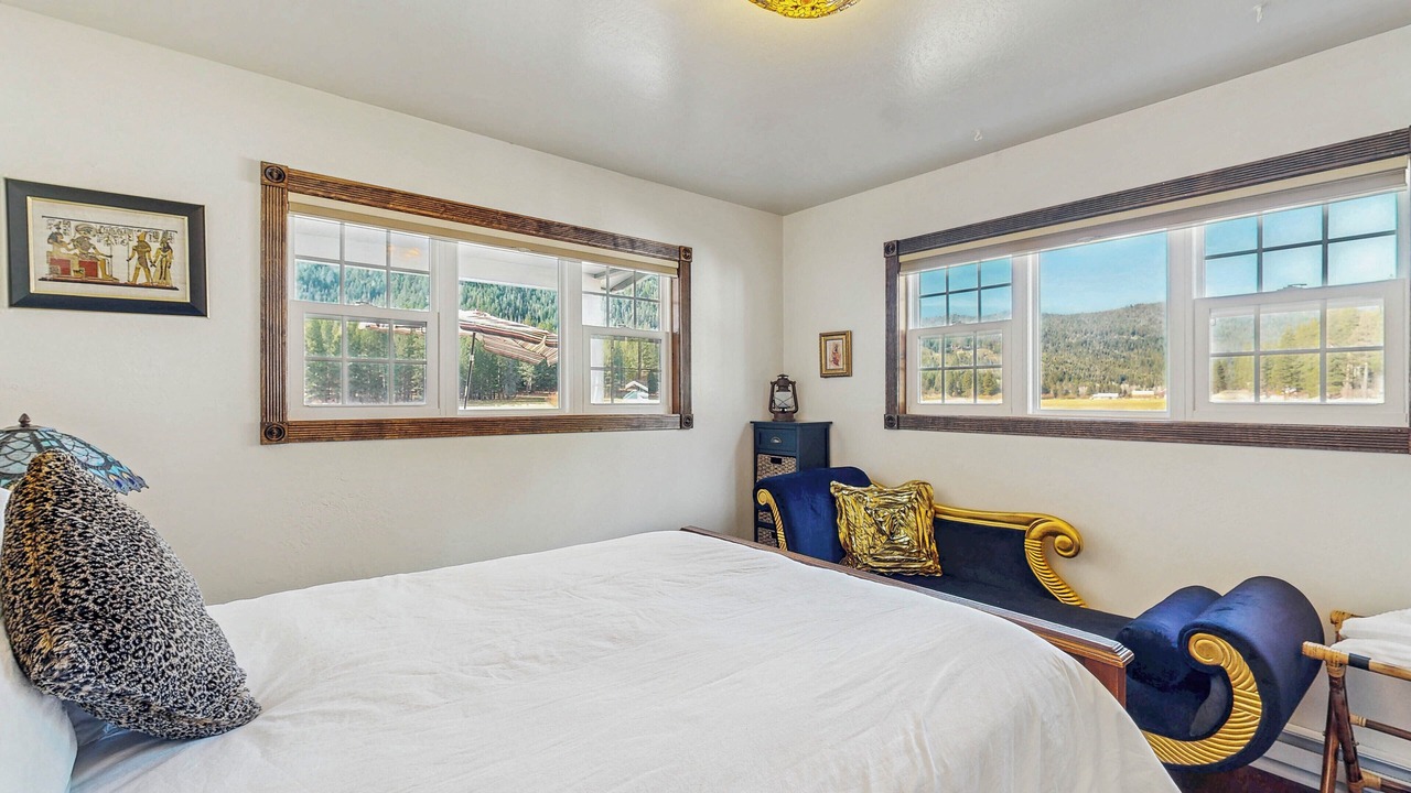 Photo of Bedroom in Calpine