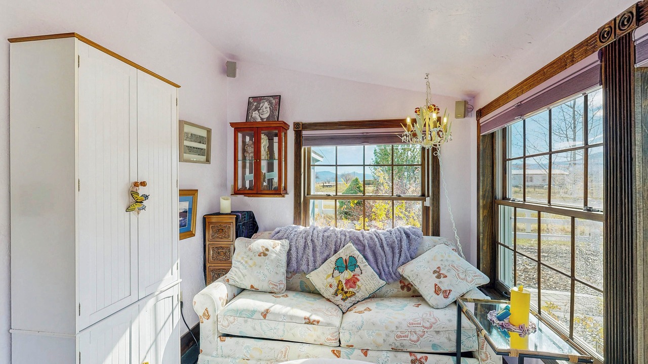 Photo of Livingroom in Calpine
