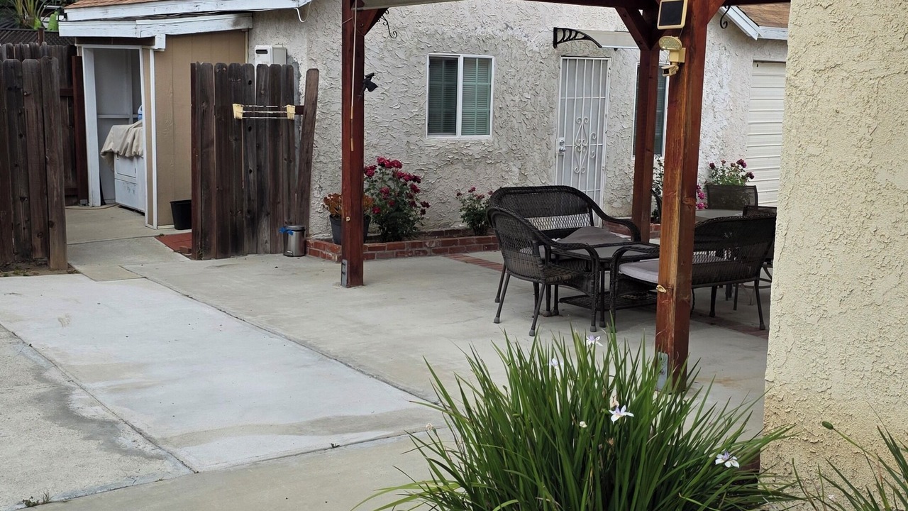 Photo of Patio Balcony in North Hollywood