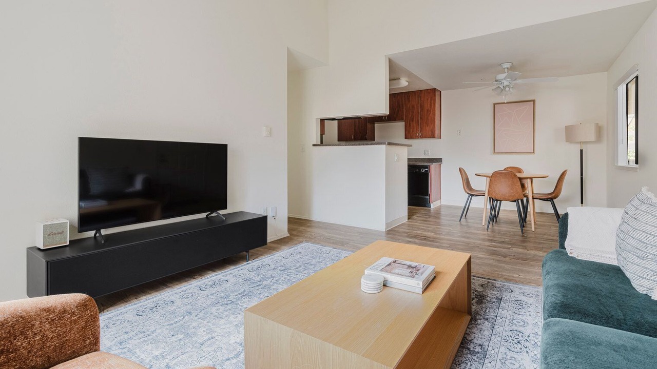 Photo of Livingroom in Shoreline West