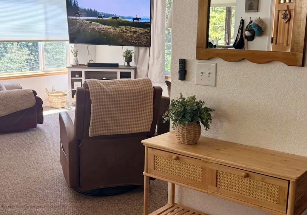 Photo of Livingroom in Lake Almanor Country Club