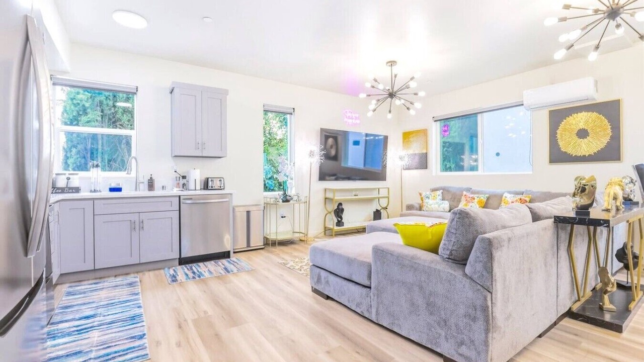 Photo of Livingroom in North Hills East
