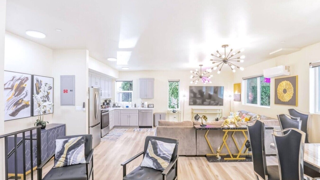 Photo of Livingroom in North Hills East
