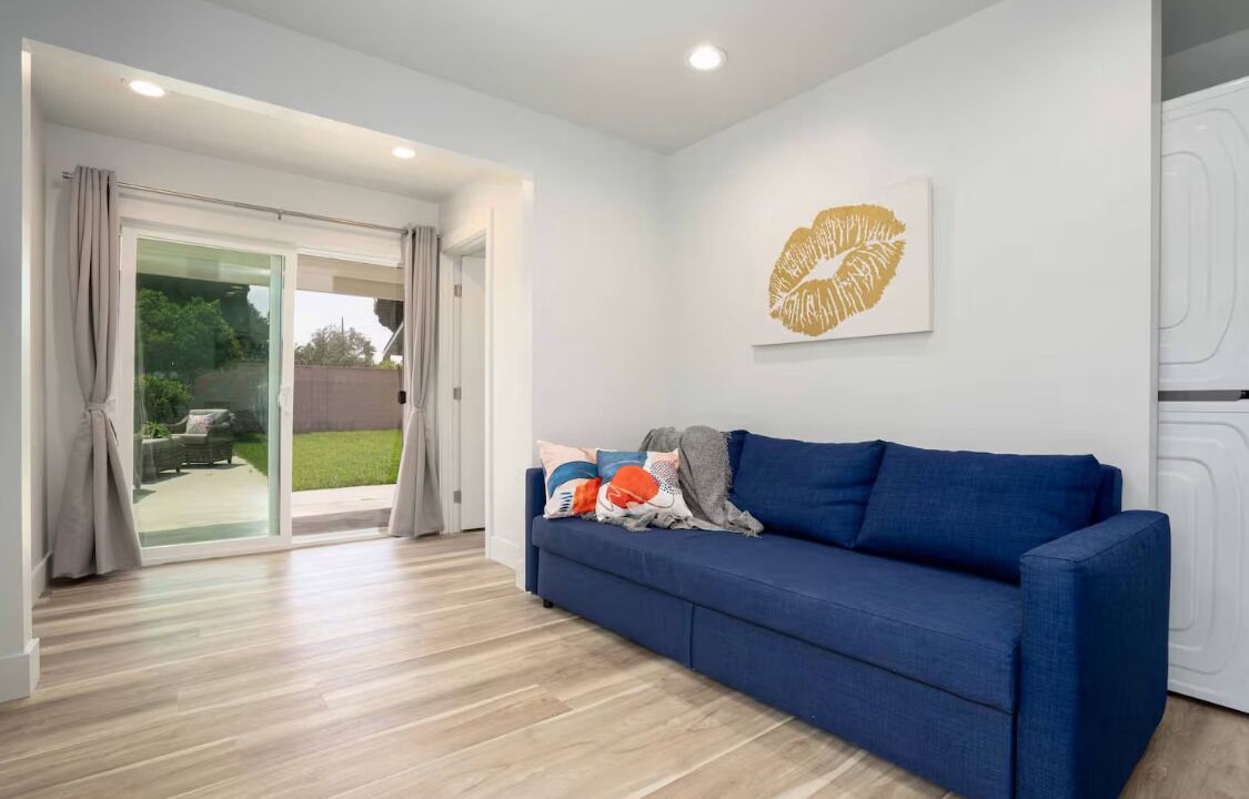 Photo of Livingroom in Midway City